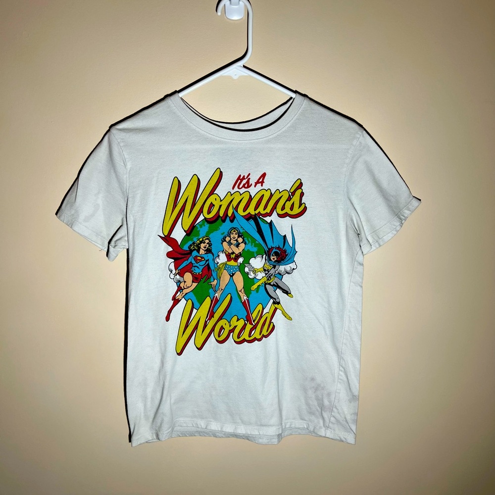 Vintage 90’s It’s A Woman’s World T-Shirt; Justice League.